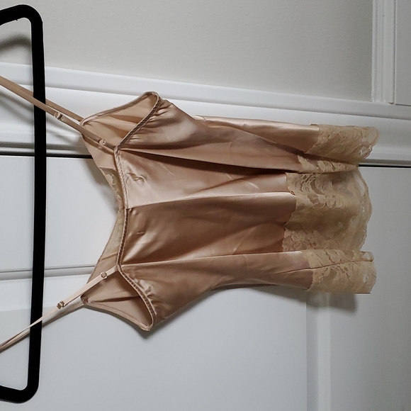 Jenny Han Silk and Lace Camisole - Picture 2 of 4